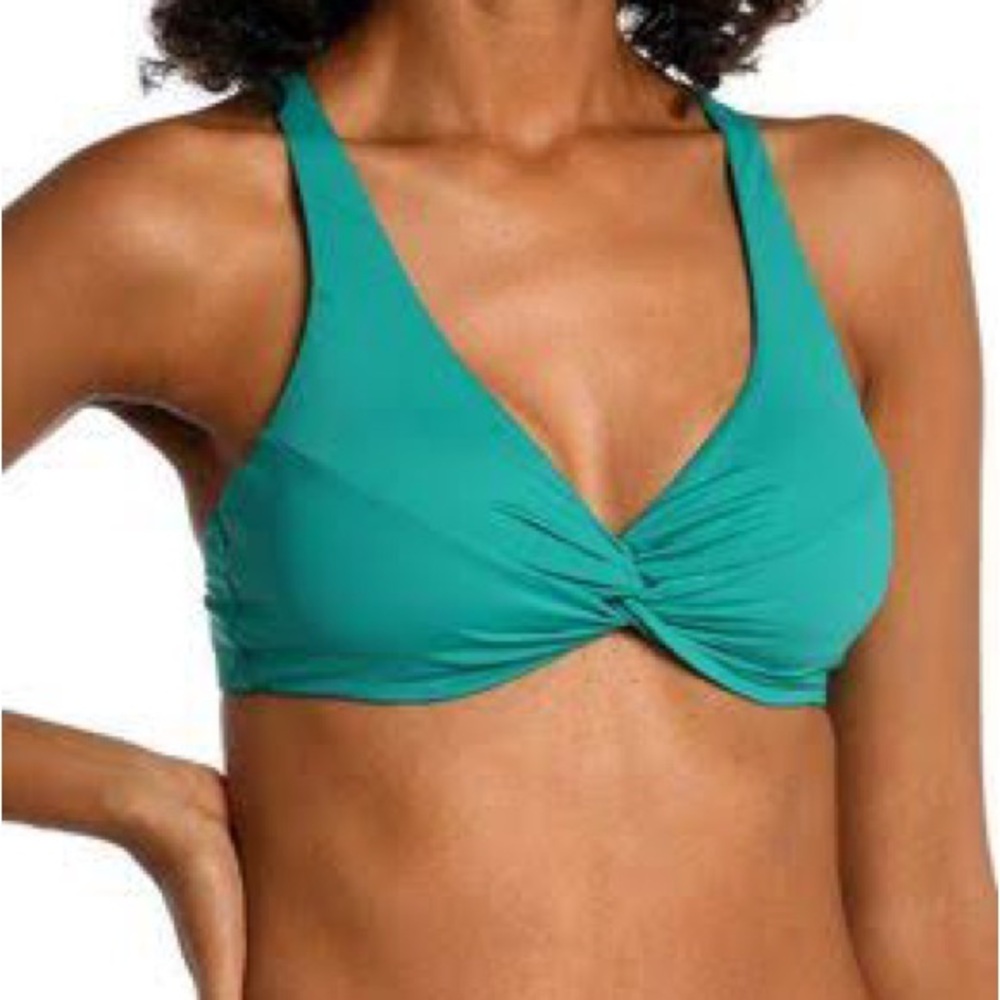 5M.- Island Goddess Twist-Front Bikini Top. Esmeral